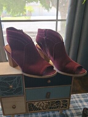 Sonoma Open-Toe Suede Mules in Burgundy